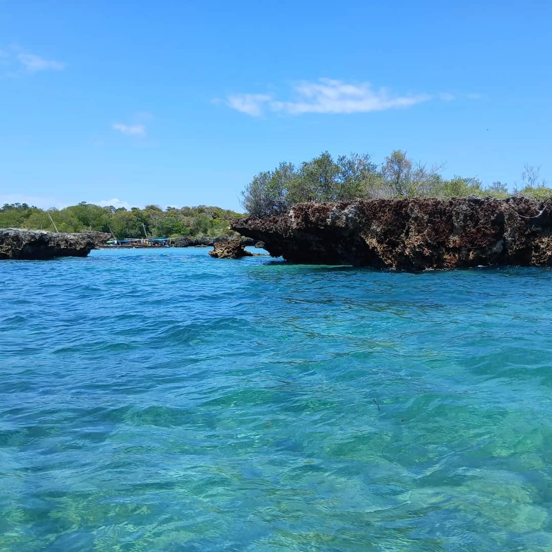 Turquoise lagoon with coral rock islets in Menai Bay